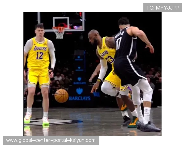 里夫斯复出三场罚球24中20 湖人后卫造犯规率排名前列